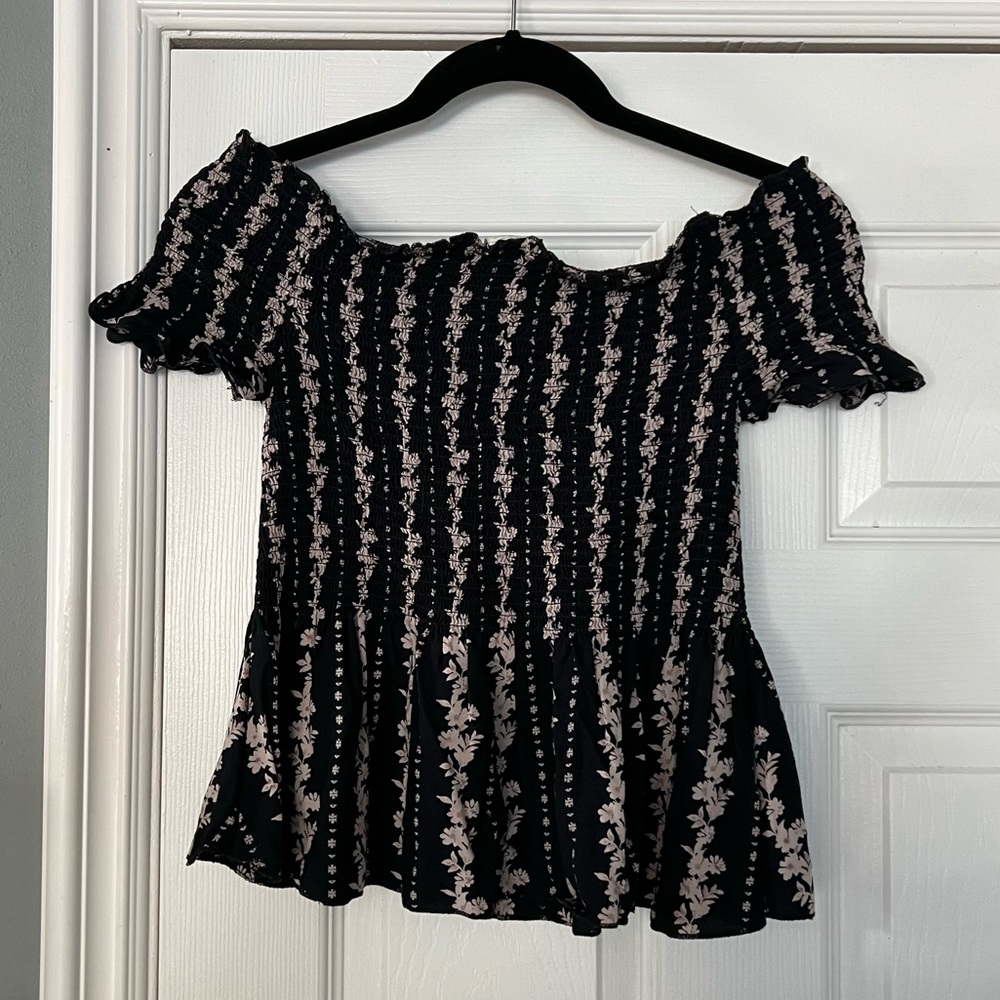Smocked Off-Shoulder Floral Top - Picture 3 of 4
